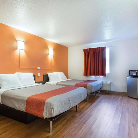 Motel 6-Lincoln, Il Luaran gambar