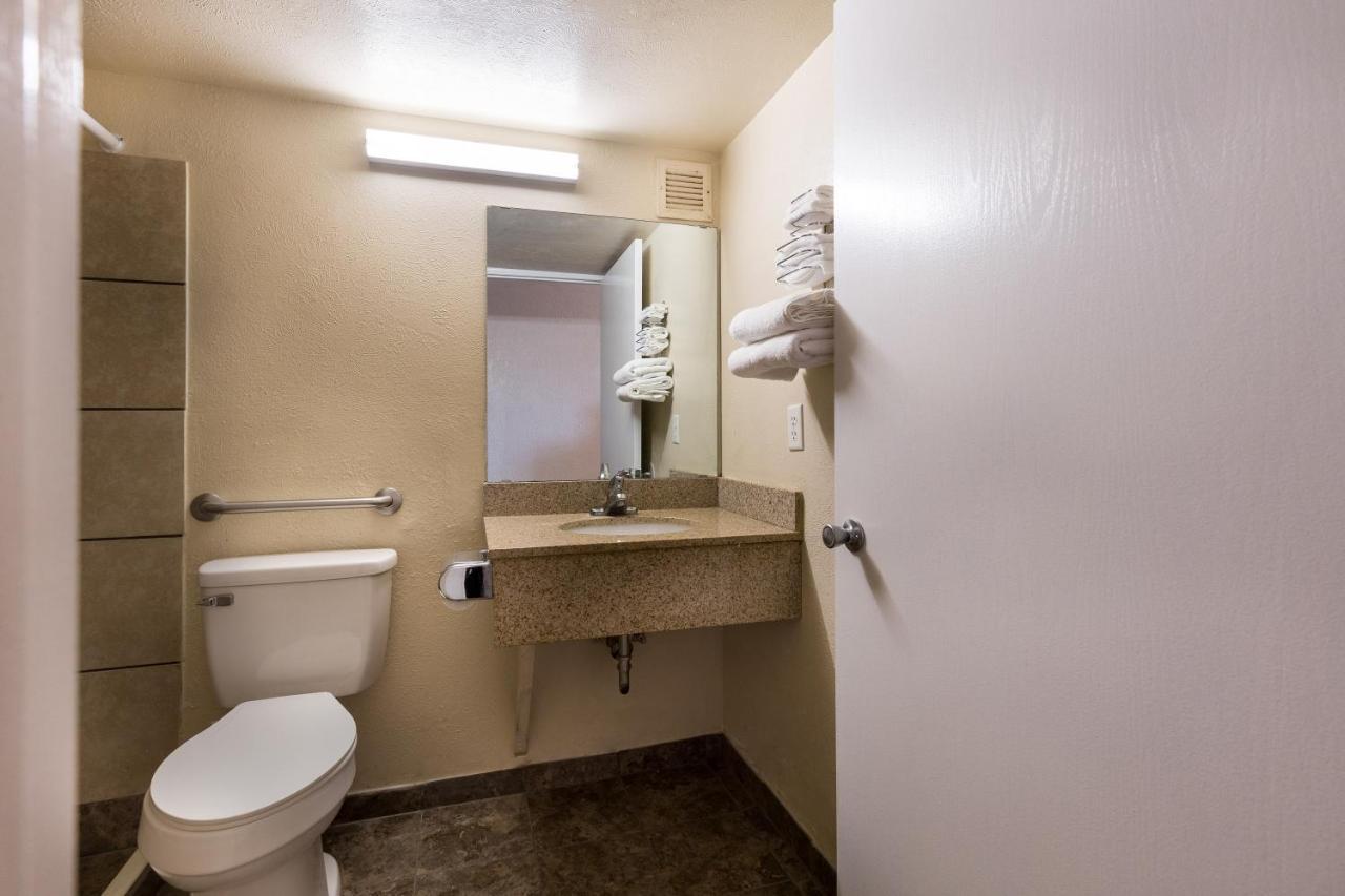 Motel 6-Lincoln, Il Luaran gambar