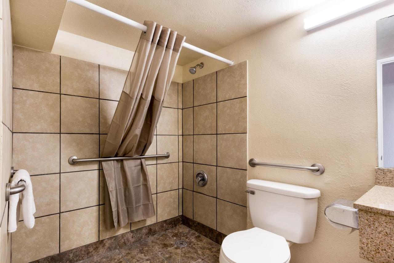 Motel 6-Lincoln, Il Luaran gambar