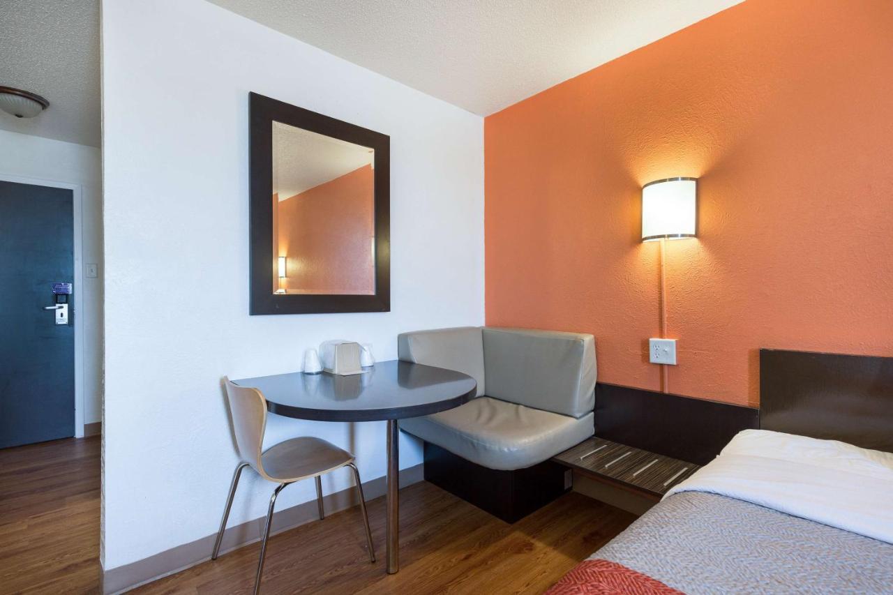 Motel 6-Lincoln, Il Luaran gambar