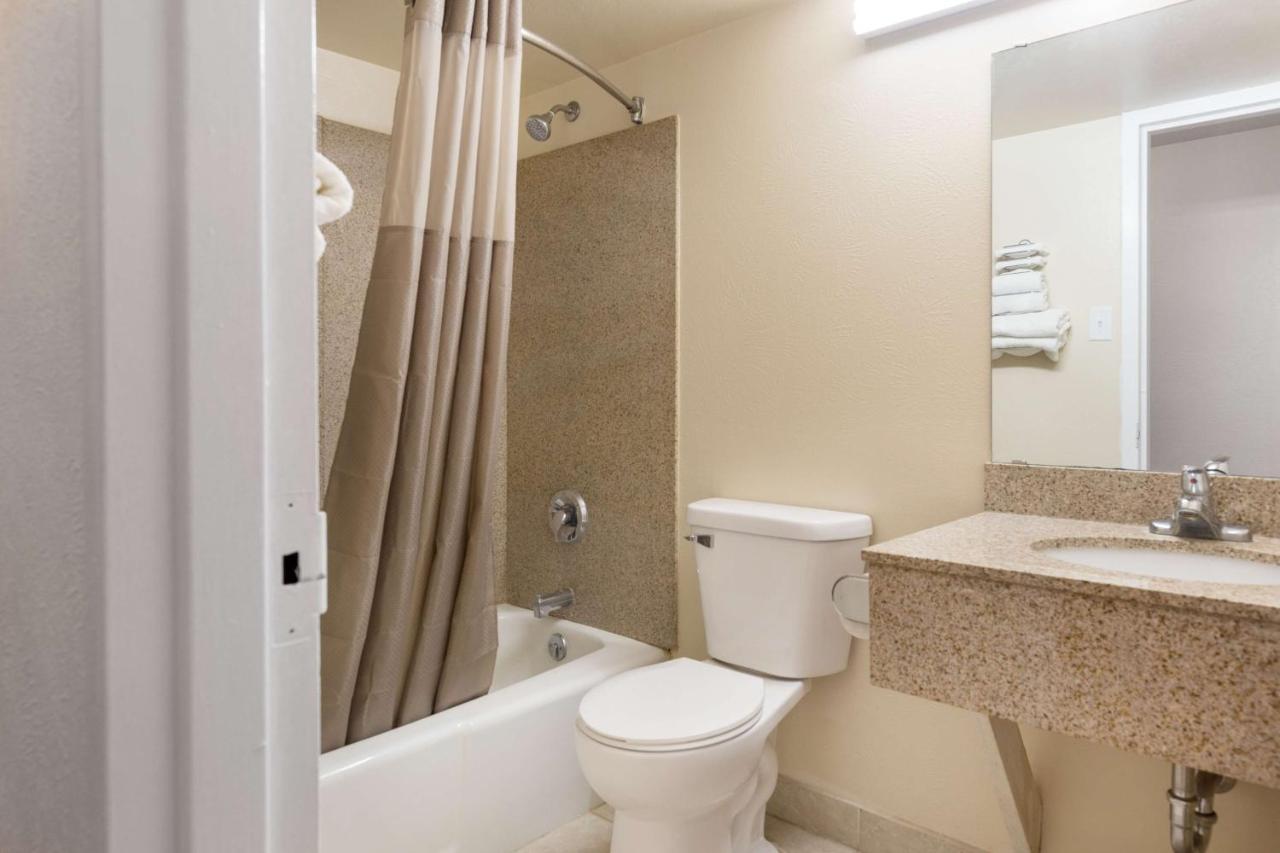 Motel 6-Lincoln, Il Luaran gambar